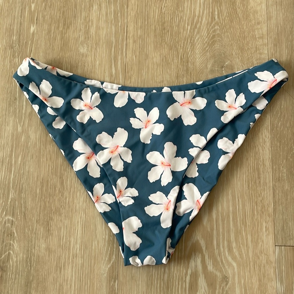 Lokahi Ruby Bottom Size Small Teal Hibiscus